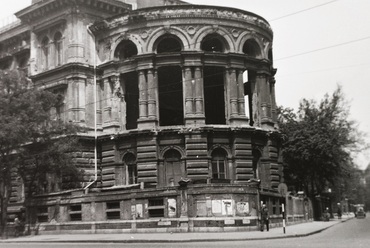 A Budapesti Orvostudományi Egyetem (ma SOTE) Sebészeti Klinikájának félköríves előadóterme 1956-ban. Fotó: Fortepan / Semmelweis Egyetem Levéltára