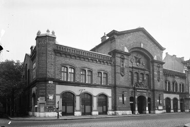 A Batthyány téri vásárcsarnok, 1952. Forrás: Fortepan / UVATERV