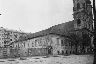 Batthyány tér, Szent Anna-templom, 1952. Forrás: Fortepan / UVATERV