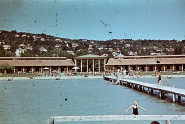 Balatonalmádi, fövenyfürdő, strand. Felvétel: 1941 / Forrás: Fortepan 263360, Kovács Györgyi