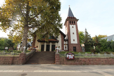 Balatonalmádi, Szent Imre templom, tervező: Medgyaszay István, 1930 / Fotó: Wettstein Domonkos