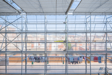 La Borda co-housing, Barcelona, Spanyolország. (2018) Tervező: Lacol. Fotó: Lacol