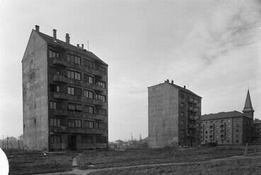 Október huszonharmadika (Schönherz Zoltán) utca a Fehérvári út felé nézve, 1953. Forrás: Fortepan / UVATERV