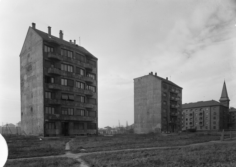 Október huszonharmadika (Schönherz Zoltán) utca a Fehérvári út felé nézve, 1953. Forrás: Fortepan / UVATERV