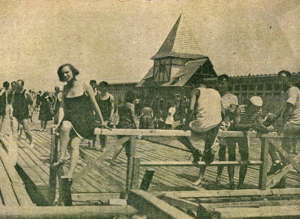 Harmath Hilda színésznő a Duna-strandon 1923-ban. Forrás: Színházi Élet 1923. 30. szám