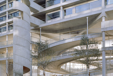 Bruther: Kollégium és parkolóház, Saclay. Fotó: Maxime Delvaux