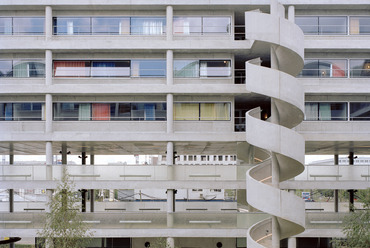 Bruther: Kollégium és parkolóház, Saclay. Fotó: Maxime Delvaux