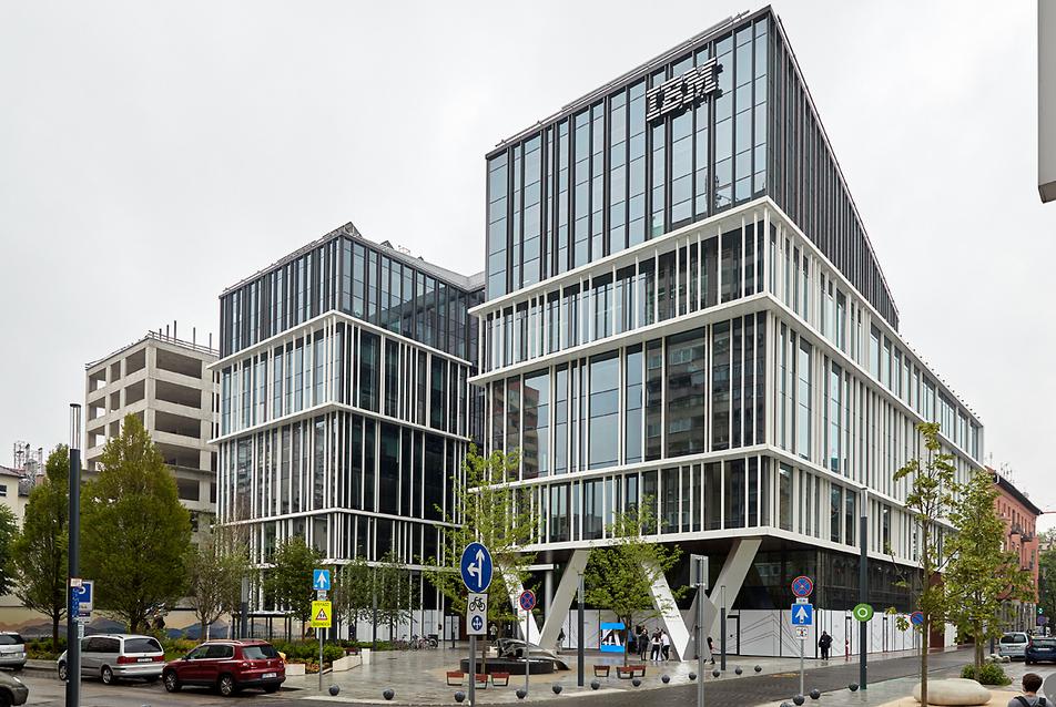 Átadták a Psota Irén emlékparkot a Corvin Innovation Campus előtt 