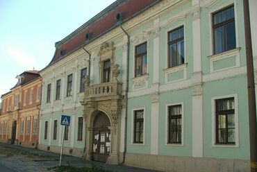 A volt Vármegyeháza Bottyán János utcai homlokzata. Forrás: Wikimedia Commons/Villy, közkincs

