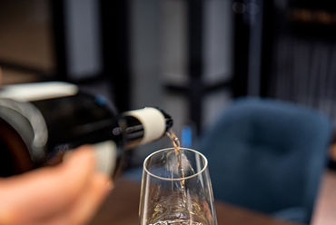 Óbuda szívében megnyitotta kapuit a Winehub borközpont. Fotó: Szmodits Balázs

