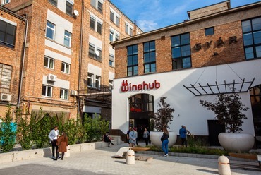 Óbuda szívében megnyitotta kapuit a Winehub borközpont. Fotó: Szmodits Balázs
