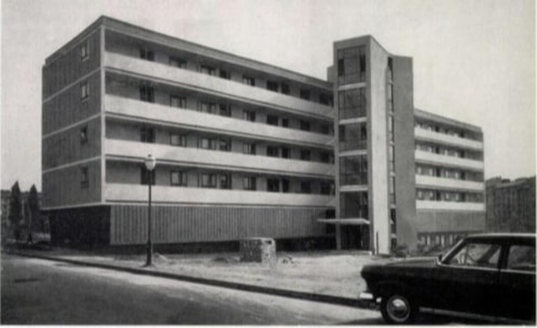 A Tas vezér utcai nyugati homlokzat a Villányi út felől, 1966. Forrás: Fortepan / Belházy Miklós
