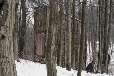 MOME studioB: Erdei olvasókabin, Csingervölgy. Fotó: studio_meter // Máté Balázs
