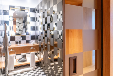 W Hotel a GMB Solutions egyedi üvegfelületeivel – tervező: Bowler James Brindley, Bánáti+Hartvig Építész Iroda – forrás: GMB Solutions
