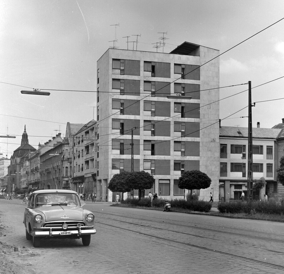 Piac utca (Vörös Hadsereg útja) a Petőfi térről nézve., 1966. Forrás: Fortepan / Lechner Nonprofit Kft. Dokumentációs Központ