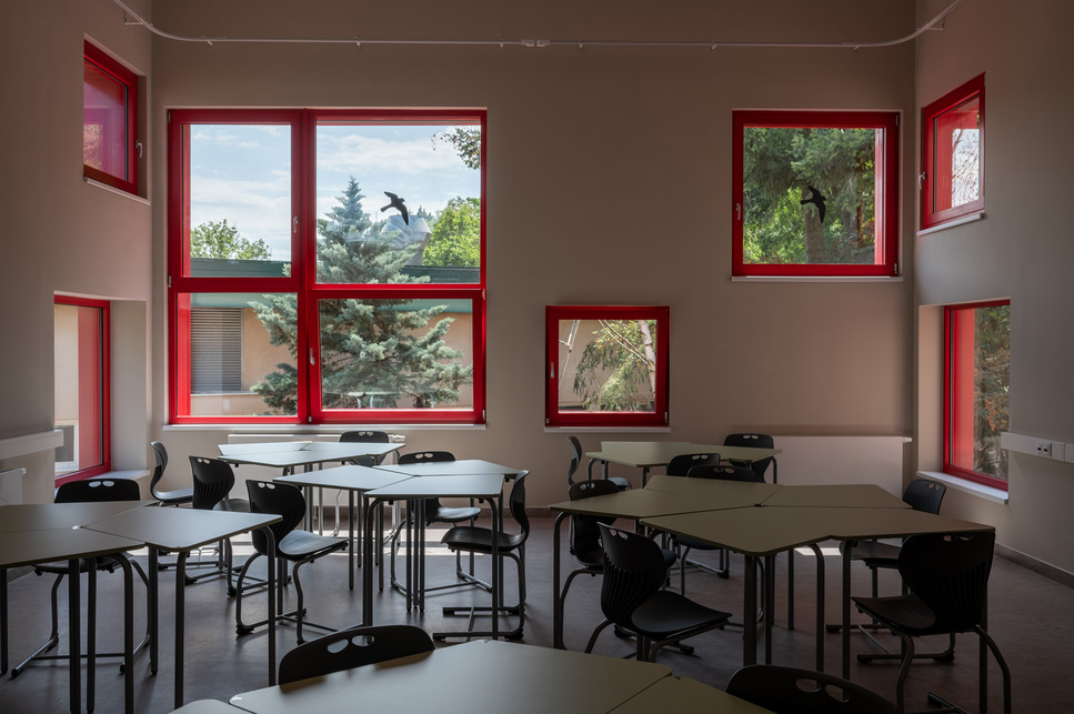 A Lauder Iskola bővítése: tantermek és tornaszoba – tervező: TIBA Építész Stúdió – fotó: Palkó György
