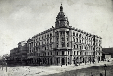 A Nemzeti Színház együttese az 1900-as évek elejéről.

forrás: Fortepan / Budapest Főváros Levéltára
