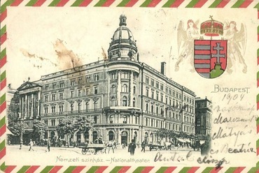 A Nemzeti Színház és a hozzákapcsolódó bérház 1904-ben, a kép jobb oldalán a vele egy síkon az utcafronton levő ELTE-épülettel.

forrás: Pest-Buda Aukciósház
