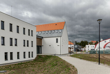 A Székelyföldi Jégkorong Akadémia Csíkkarcfalvi Kollégiuma. Tervező: Larix Stúdió. Fotó: Szigeti Vajk István
