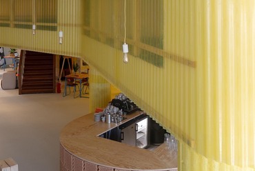 Kollab közösségi tér – belsőépítészet és installatív bútorok: Paradigma Ariadné – fotó: Molnár Szabolcs | Paradigma Ariadné
