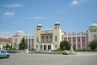 Városháza, Mohács. Forrás: Wikimedia Commons, közkincs.
