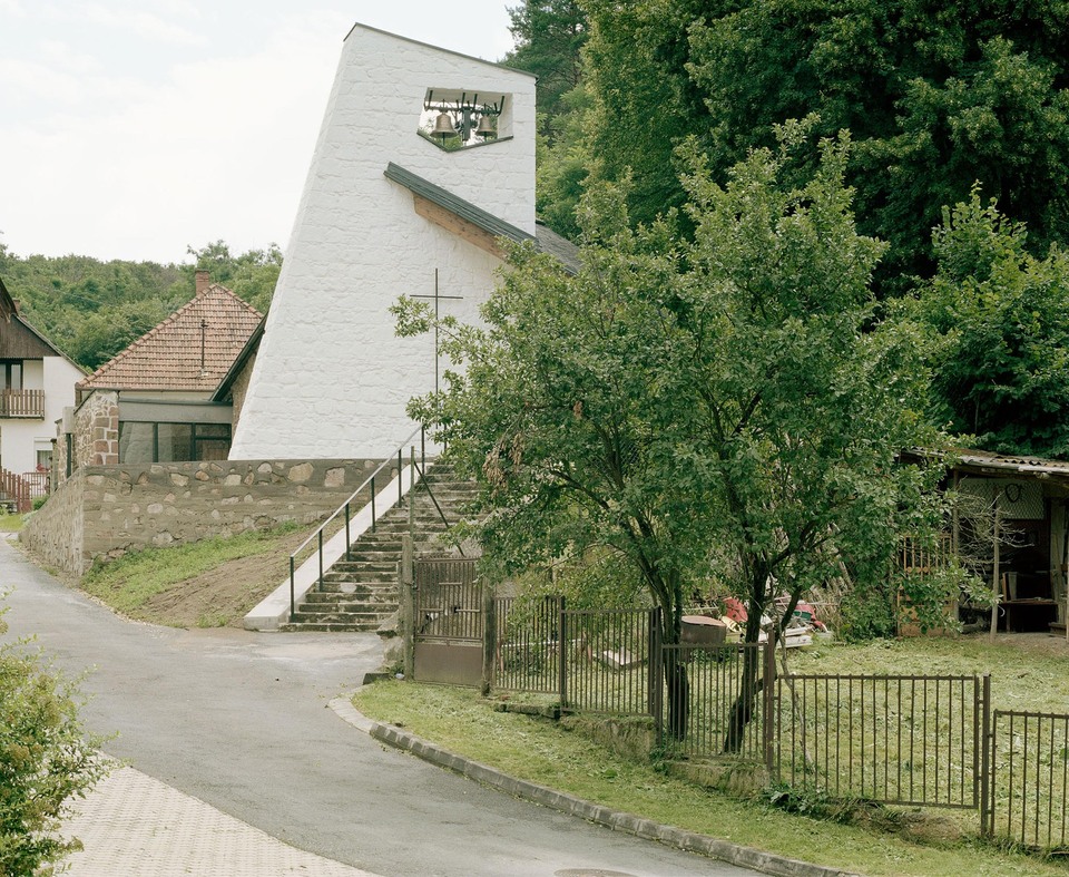 A cserépváraljai Munkás Szent József templom felújítása. Tervező: Partizan Architecture. Fotó: Danyi Balázs