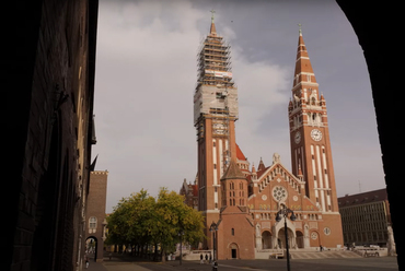 forrás: Renovation of the bell towers of Szeged Dome - YouTube videó
