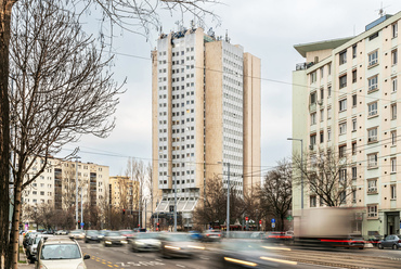 Az 1976 és 81 között épült Schönherz Kollégium 67 méteres magasságával ma is Budapest negyedik legmagasabb toronyháza.

 
