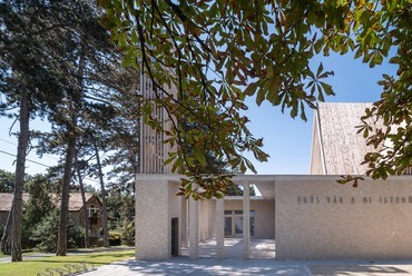 Béthel Evangélikus Templom, Piliscsaba – építész: Krizsán András DLA – fotó: Bujnovszky Tamás
