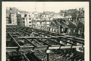 A Ganz budai gyára a világháborús károkkal, 1945 körül. Fotó Wolf Johanna hagyatékában, Vitányi Pál jóvoltából.
