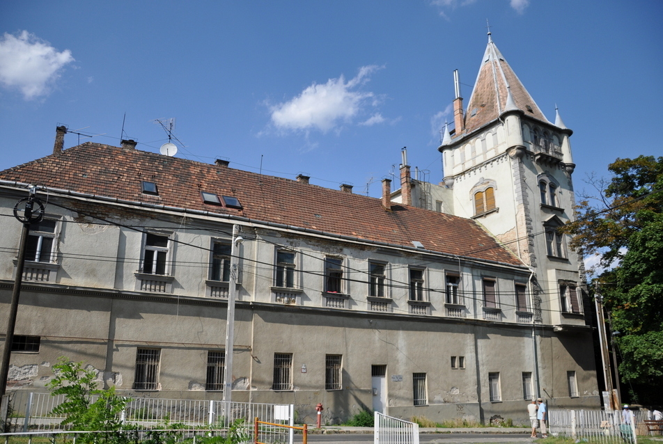 Felújításra kötelezi a bíróság az évek óta romos Czuba-Durozier-kastély tulajdonosát