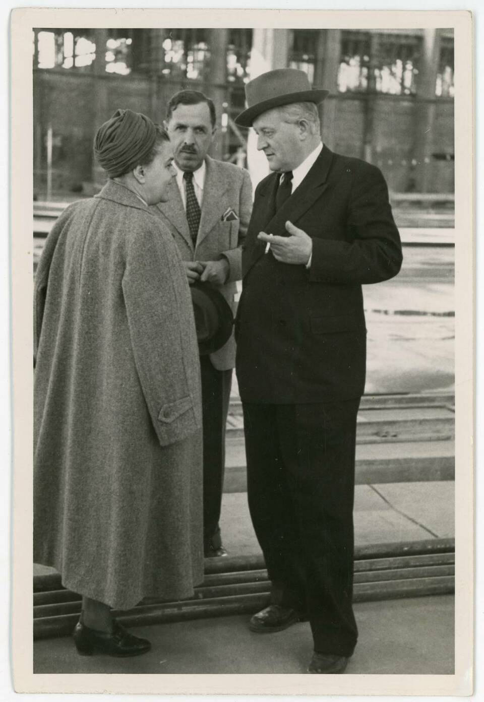Wolf Johanna és Szél Gyula a Ganz Vagongyár építkezésén, 1948-ban. Fotó Wolf Johanna hagyatékában, Vitányi Pál jóvoltából.