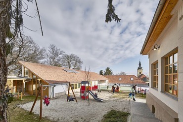 Felső játszóudvar. A Don Bosco Katolikus Óvoda Budafokon, Csanády és Csanády Kft. Fotó: Klein Rudolf
