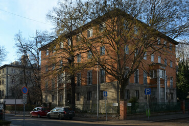 Budapest VI. kerület, Délibáb utca 18/C utcai homlokzatok. Fotó: E. Juhász Veronika, 2023
