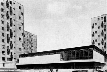 A pontházak közötti üzemeltetőközpont (forrás: Dávid János, Klein István, Török Nándor: Építési kísérletek a II. és III. ötéves tervben, 1974)
