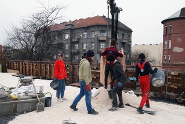 Építkezés közben. Forrás: Gólya Építők
