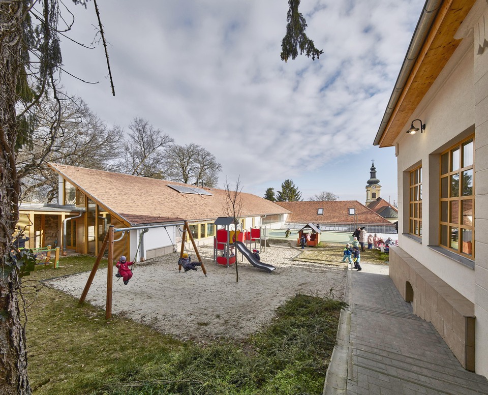 Felső játszóudvar. A Don Bosco Katolikus Óvoda Budafokon, Csanády és Csanády Kft. Fotó: Klein Rudolf