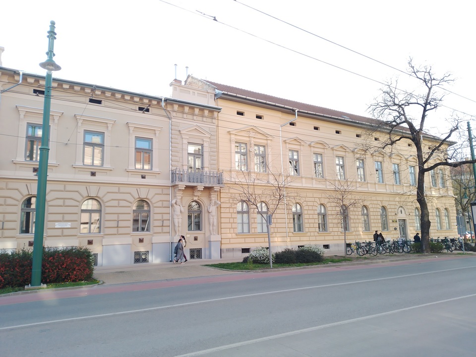 Az SZTE Bartók Béla Művészeti Karának felújított épülete 2024. március 21-én. Forrás: SZTE NKI Közkapcsolati Iroda
