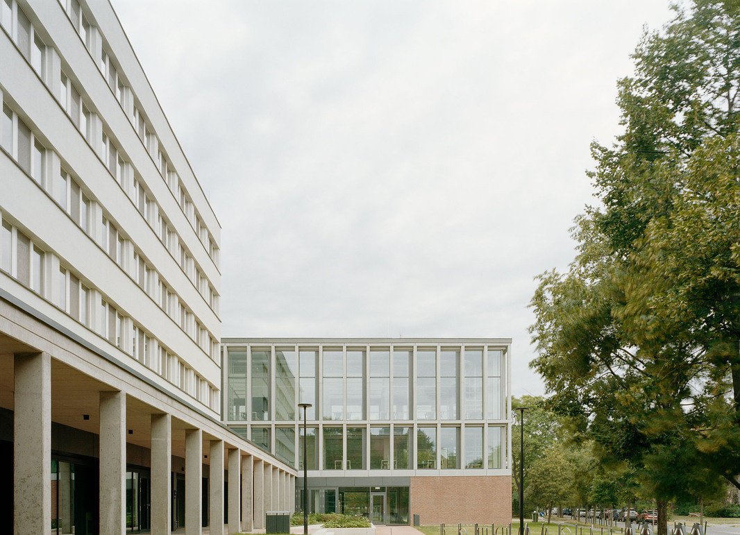 Az építészet, mint kapcsolatrendszer – BGE Egyetem Könyvtár és UniZone