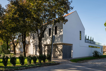 Sarokház Vácon. Tervező: PRETON Architecture. Fotó: Jaksa Bálint

