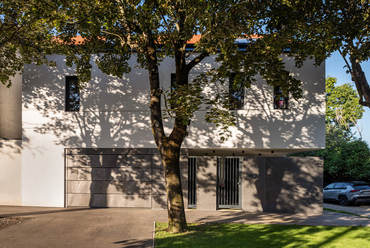Sarokház Vácon. Tervező: PRETON Architecture. Fotó: Jaksa Bálint
