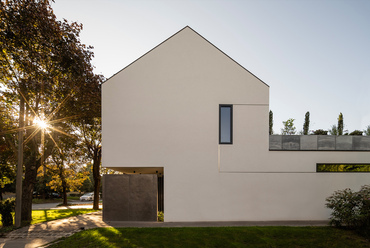 Sarokház Vácon. Tervező: PRETON Architecture. Fotó: Jaksa Bálint
