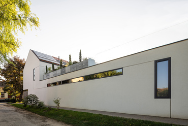 Sarokház Vácon. Tervező: PRETON Architecture. Fotó: Jaksa Bálint
