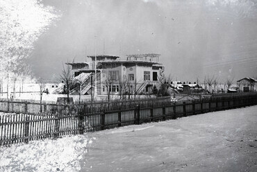 Balatonföldvár, a Balaton Club épülete. Leltári jelzet: MMKM TEMGY 2019.1.1. 1302 Felvétel éve: 1910 körül. Forrás: Fortepan 183552 / Magyar Műszaki és Közlekedési Múzeum / BAHART Archívum
