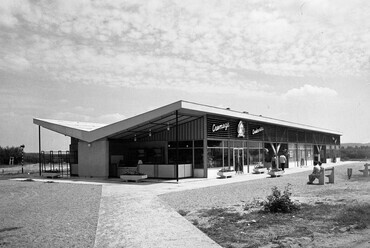 Tihanyrév, üzletsor, 1960. Forrás: Fortepan 79568 / UVATERV
