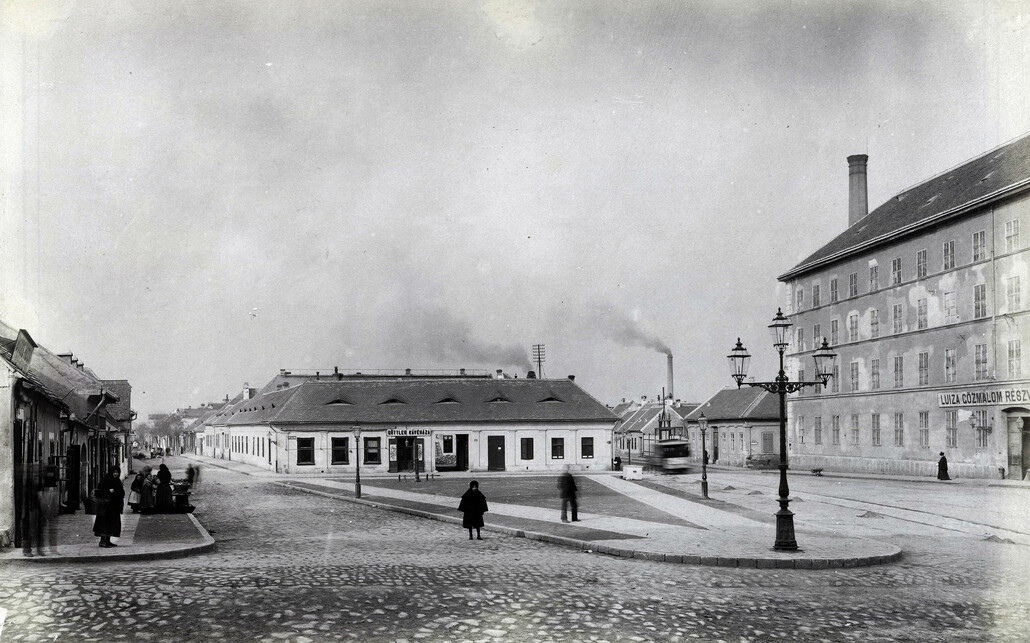 Kolosy (Lujza) tér a Szépvölgyi út felől nézve. Jobbra a Lajos utca és a Lujza Gőzmalom. A felvétel 1890 után készült. Forrás: Fortepan / Budapest Főváros Levéltára. Levéltári jelzet: HU.BFL.XV.19.d.1.08.028