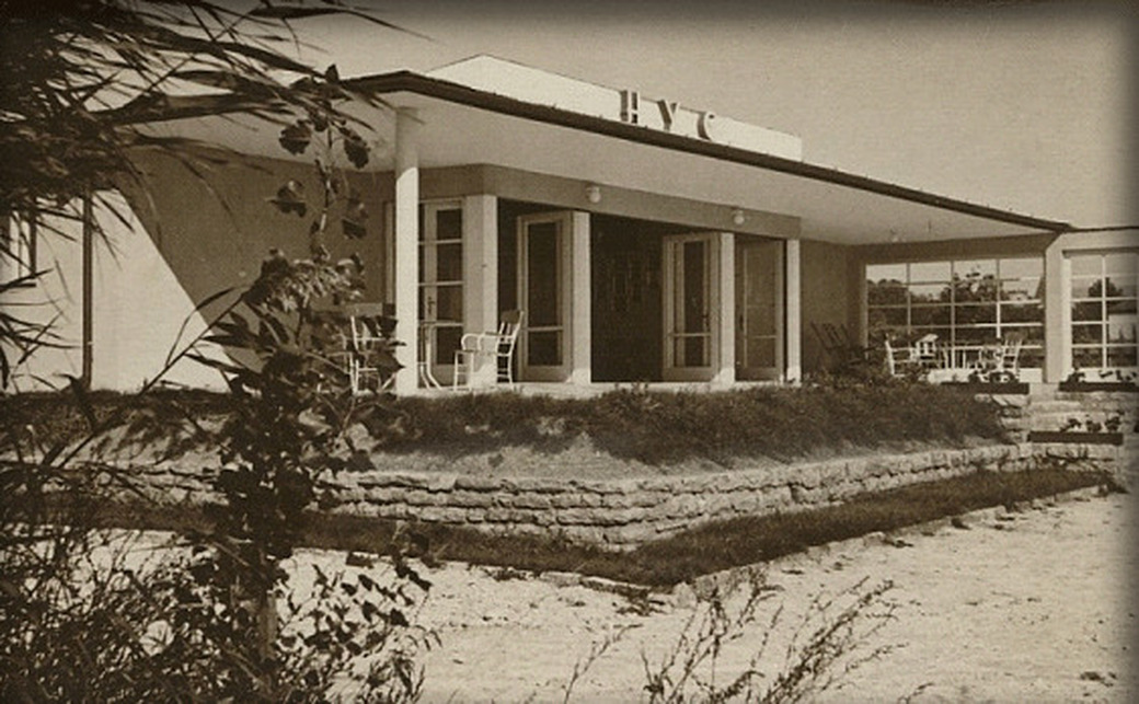 Balatonfüred, a Hungária Yacht Club épülete. Forrás: https://hyc.hu/tortenet/