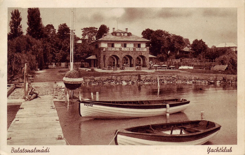 Almádi Yacht Club. Forrás: archív képeslap
