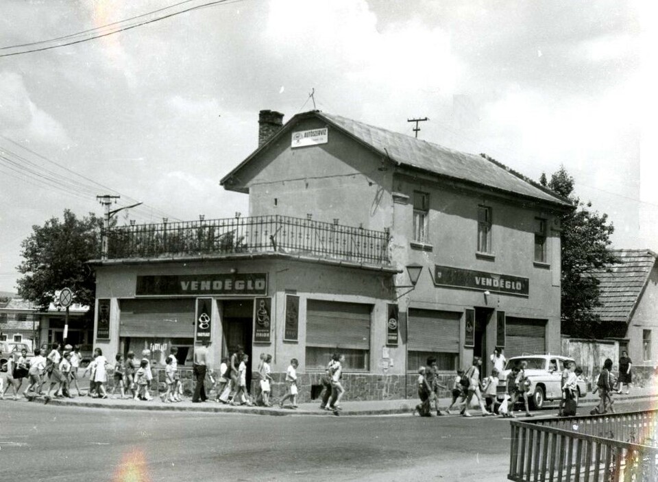 Az egykori Betérő Vendéglő a Bocskai utca és a Kossuth utca sarkán. Forrás: Ferenczy Múzeum Centrum