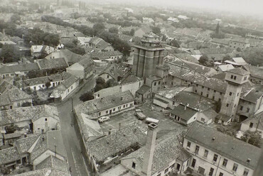 A gőzmalom és annak gabonasilói 1974-ben. Forrás: https://www.baon.hu/
